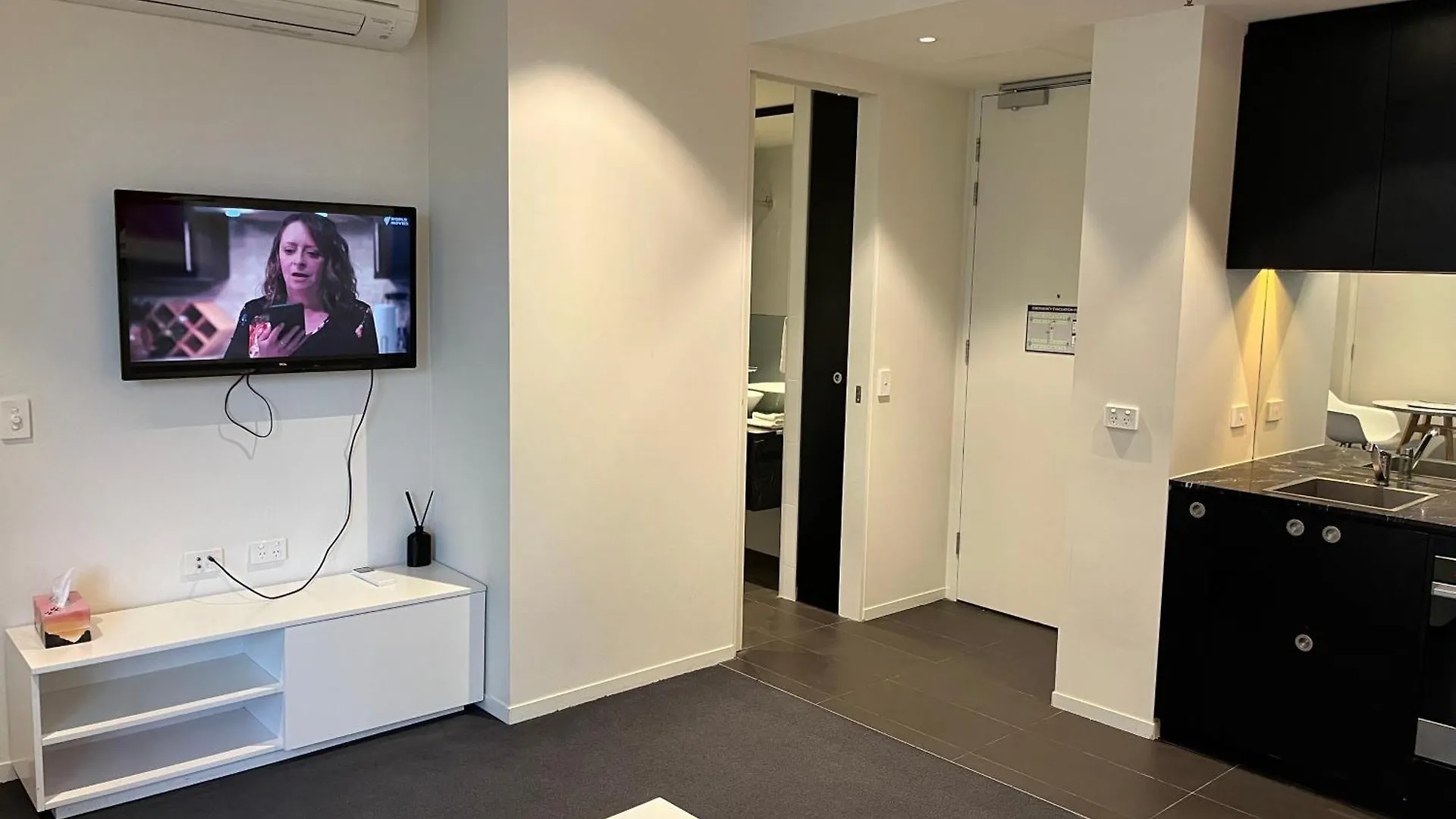 Tasha'S Apartments On Warwick Adelaide Aparthotel